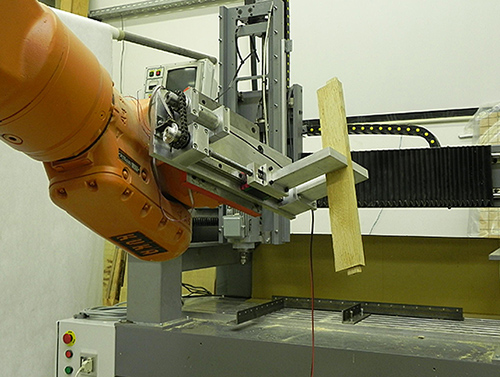Prototip elektromotornog držača za posluživanje CNC mašina proizveden na Univerzitetu u Ljubljani, Biotehnički fakultet, Odsek za drvnu tehnologiju