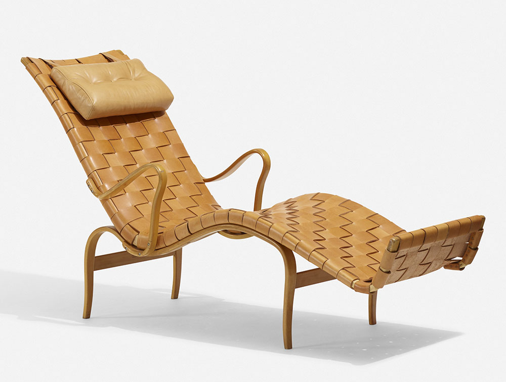  Ležaljka zajedno sa radnom stolicom i foteljom čini familiju jer su sva tri modela oblikovana istim likovnim izrazom i izrađena od istih materijala i istim tehnologijama.