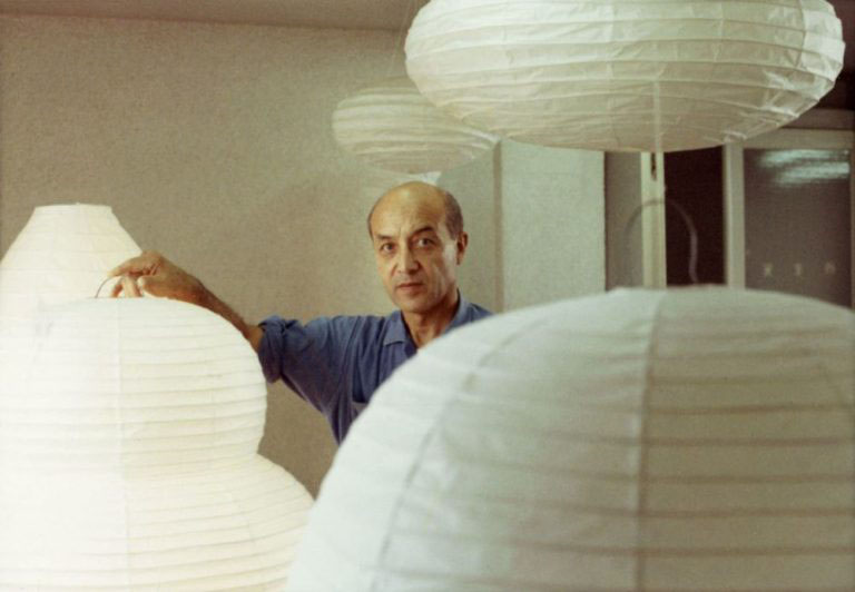 Isamu Noguči (Isamu Noguchi), 1904–1988 „Sve je skulptura. Svaku ideju koja se nesmetano rađa u prostoru, smatram skulpturom.”